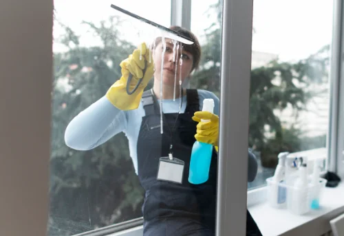 Nettoyage de vitres intérieures et extérieures à Combronde